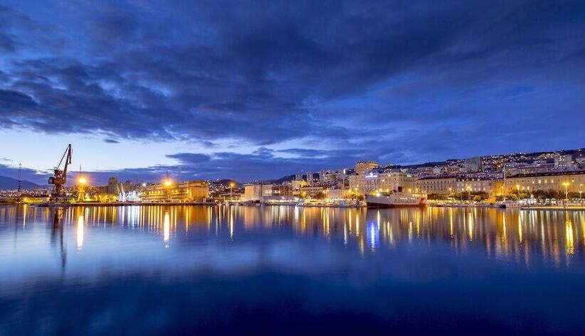 Пансион Deluxe Ploech