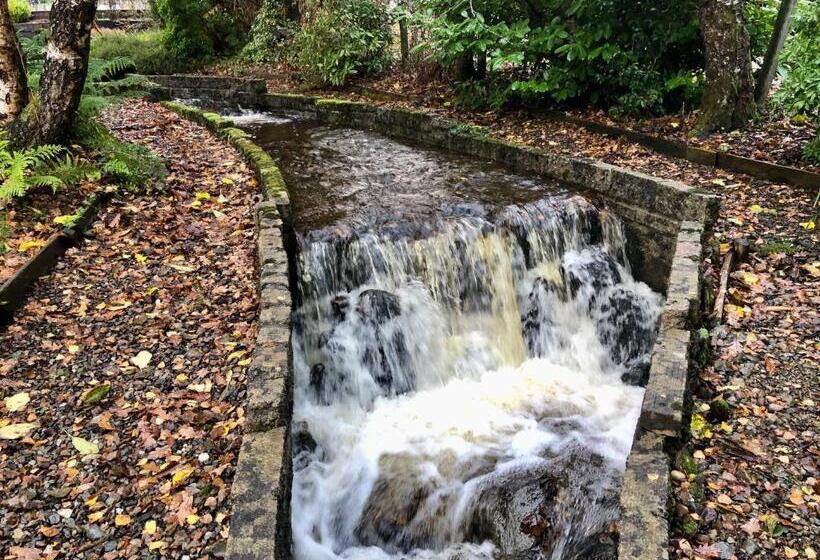 Пансион Distant Hills Guest House