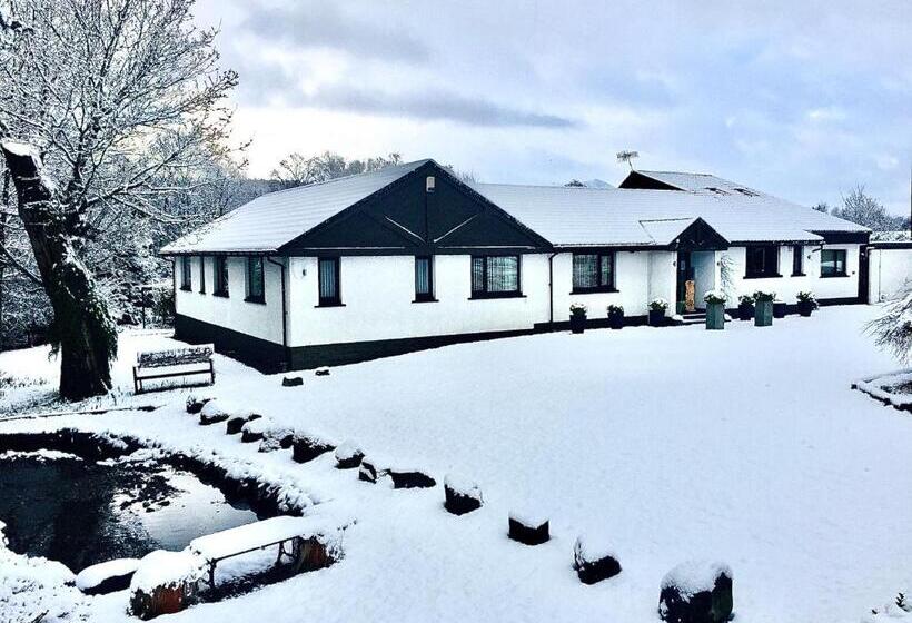 Пансион Distant Hills Guest House