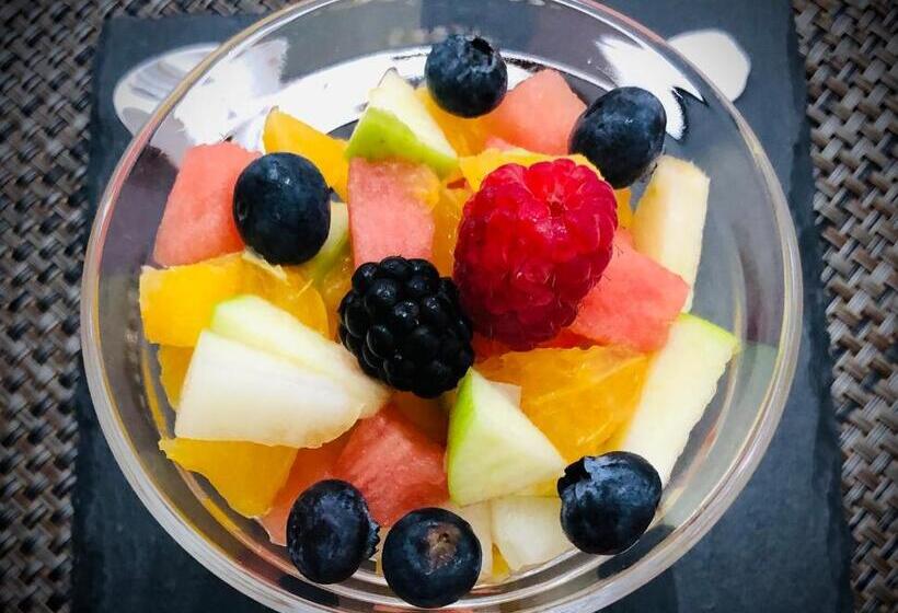 Пансион Distant Hills Guest House