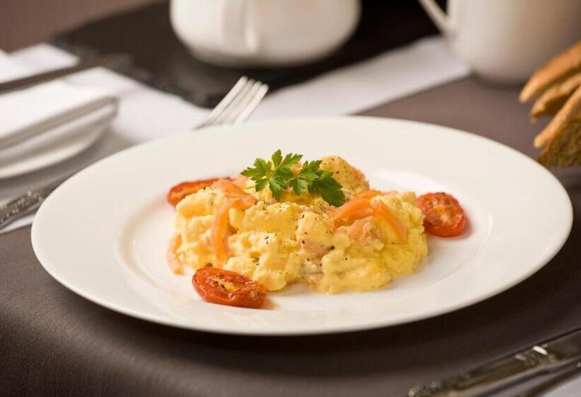 Пансион Distant Hills Guest House