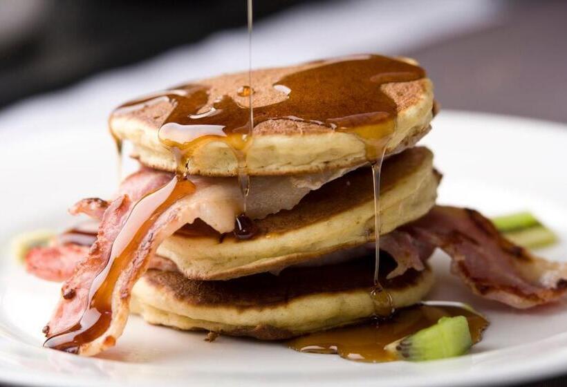 Пансион Distant Hills Guest House