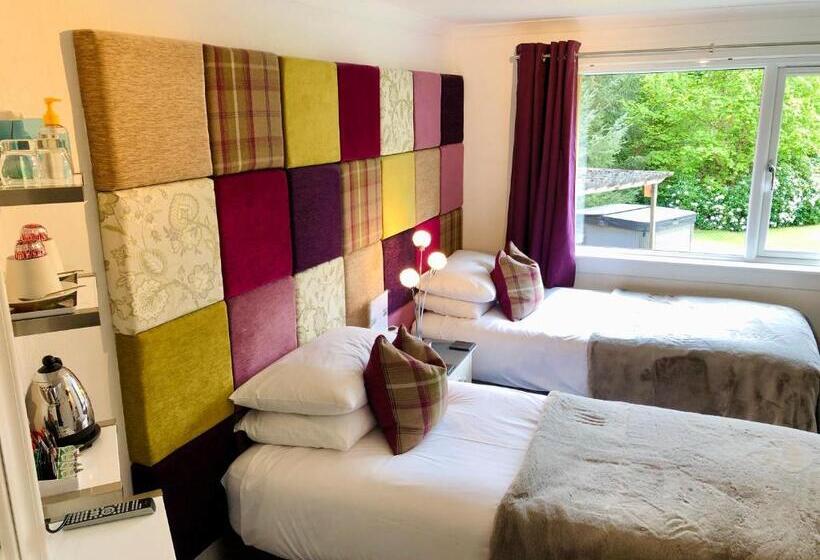 Пансион Distant Hills Guest House