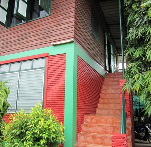 بنسيون San Sook Place Guest House