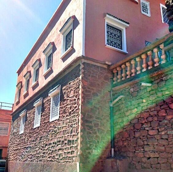 پانسیون Tighza Village