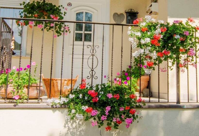 پانسیون Villa Home & Garden Lasko