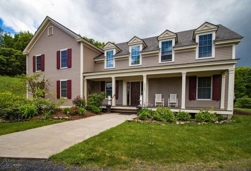 The Old Lantern Inn And Barn