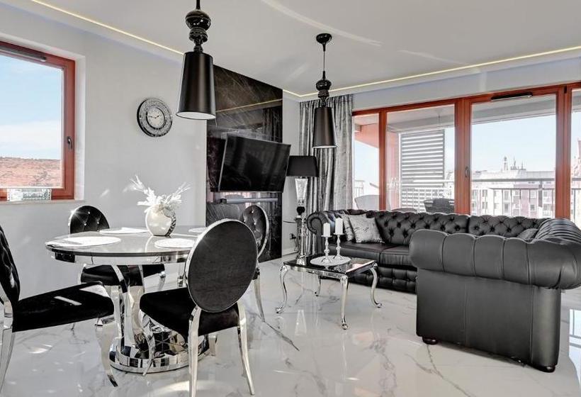 Frey Homes Waterlane Glamour Swimming Pool & Spa