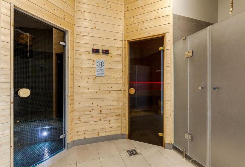 Frey Homes Waterlane Glamour Swimming Pool & Spa