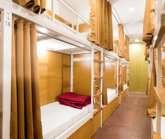 הוסטל Mumbai Backpackers