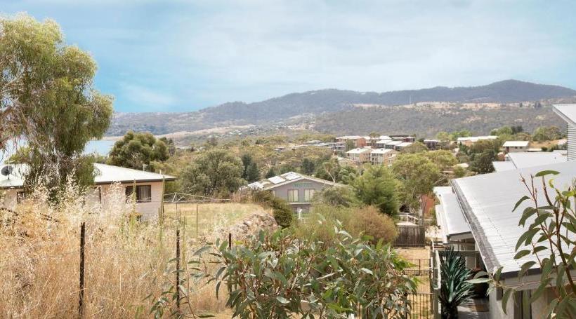 Eclipse 5 Spacious Townhouse