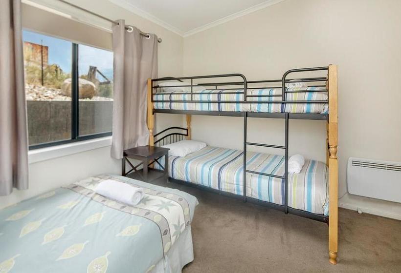 Eclipse 5 Spacious Townhouse