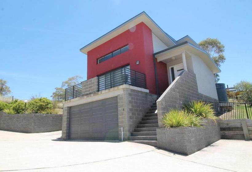 Eclipse 5 Spacious Townhouse