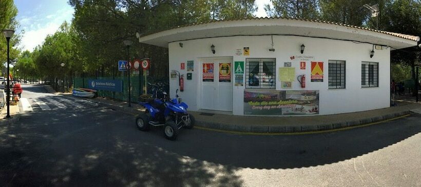 فندق Camping Valdearenas