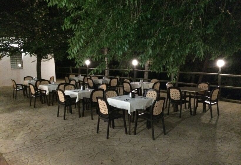 فندق Camping Valdearenas