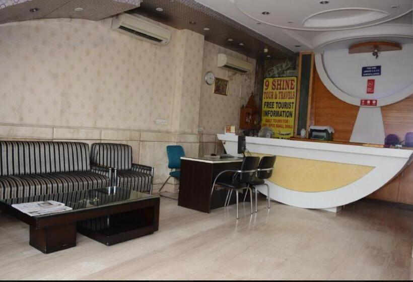 호텔 Delhi Heart At New Delhi Railway Station