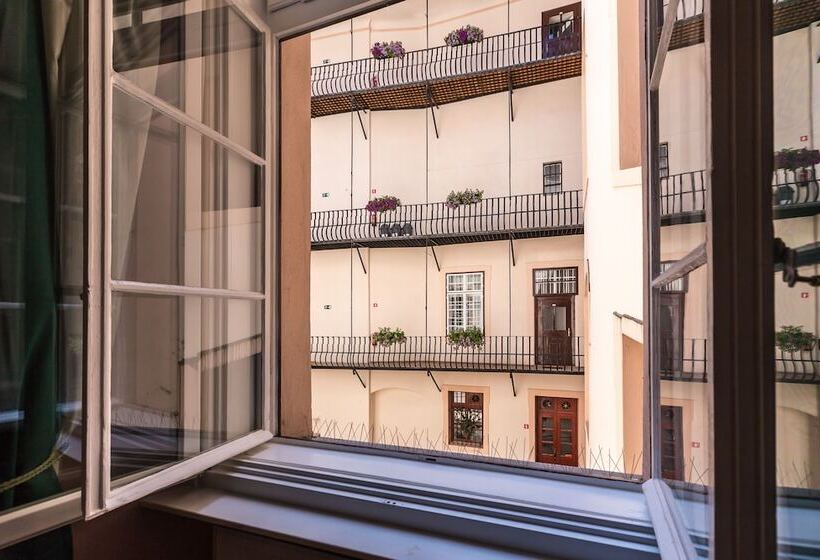 پانسیون Barbo Palace