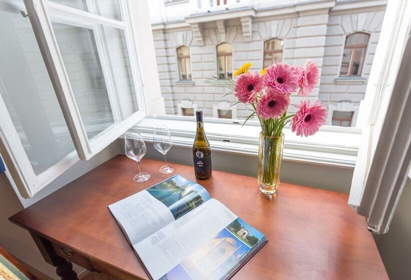 پانسیون Barbo Palace