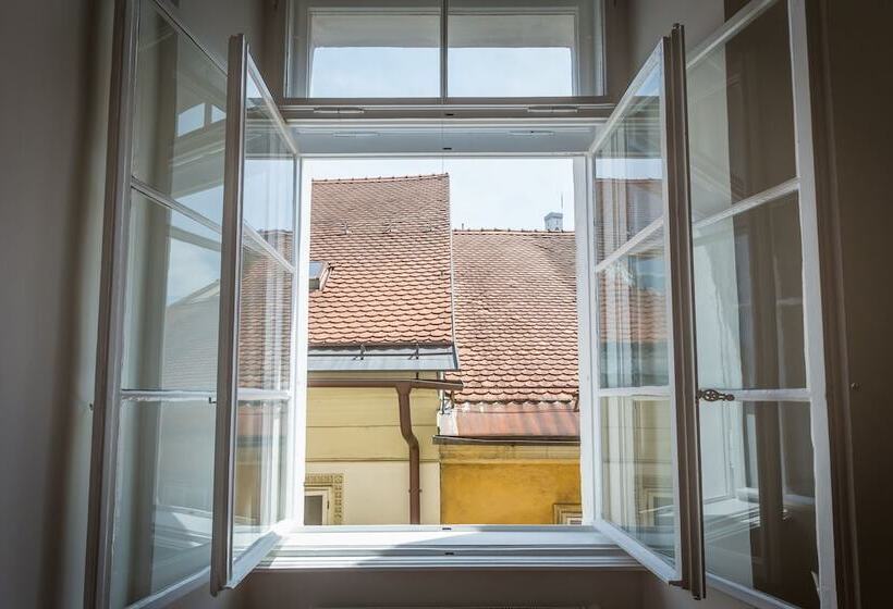 پانسیون Barbo Palace