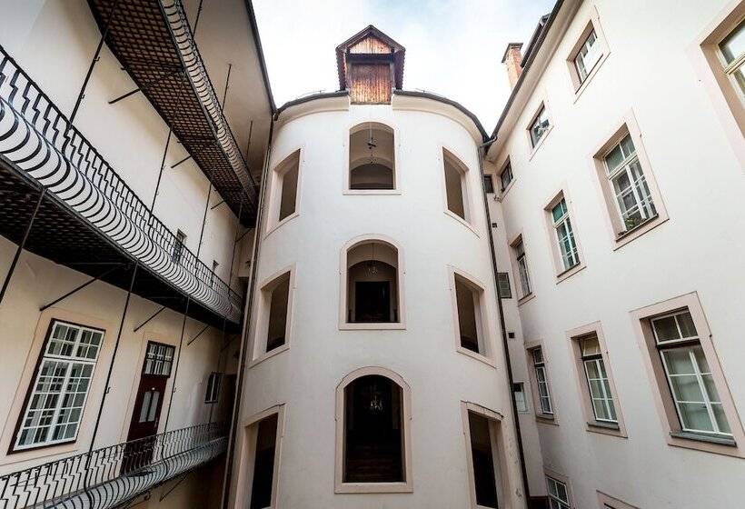 پانسیون Barbo Palace