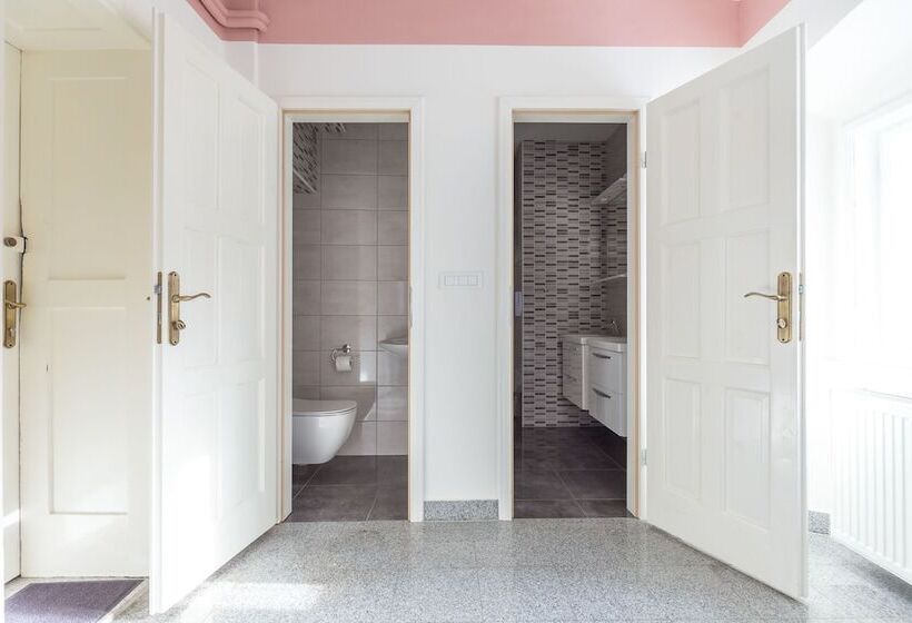 پانسیون Barbo Palace