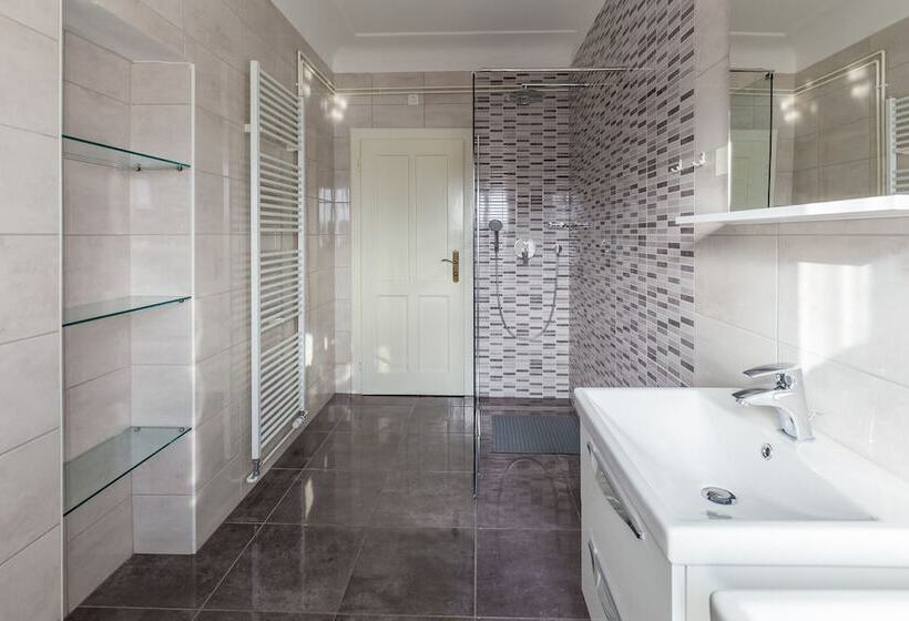 پانسیون Barbo Palace