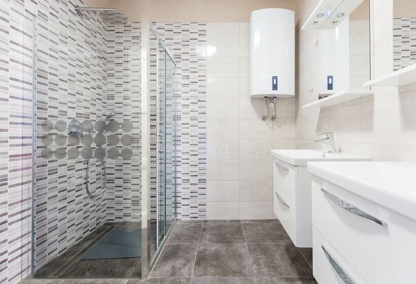 پانسیون Barbo Palace