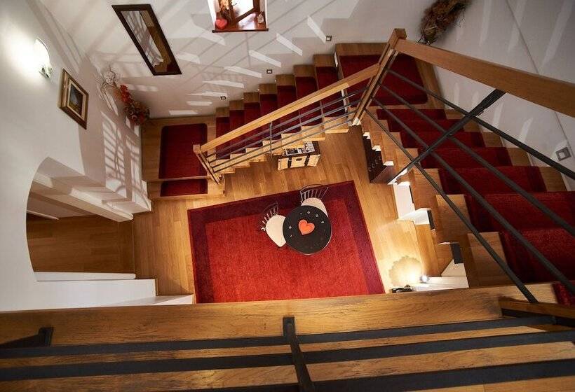 بنسيون Sobe Bernarda