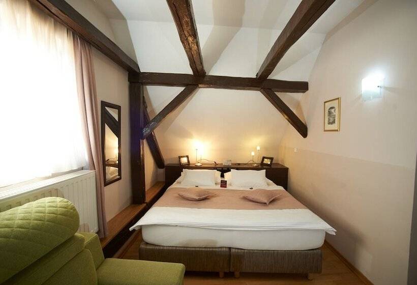 بنسيون Sobe Bernarda