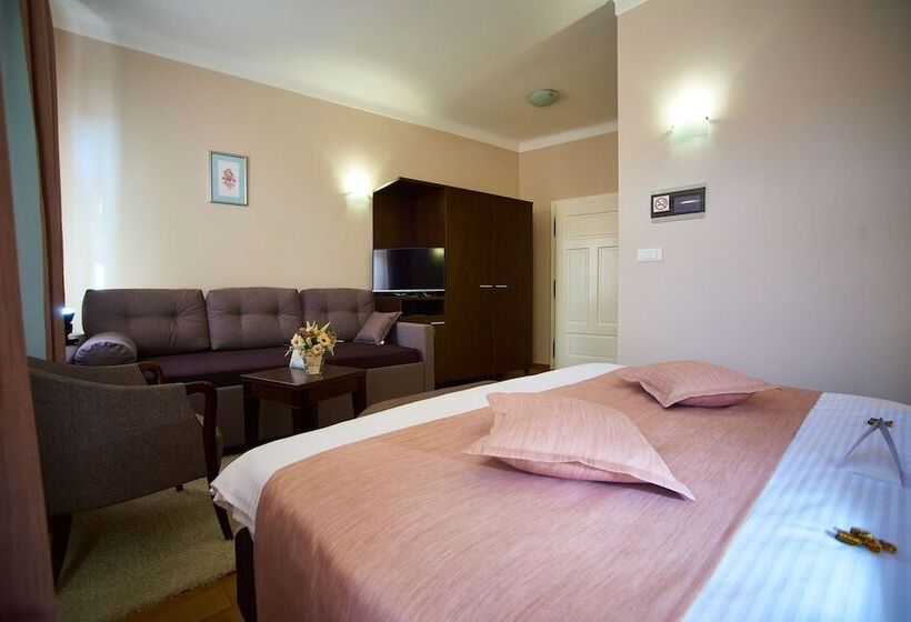 بنسيون Sobe Bernarda