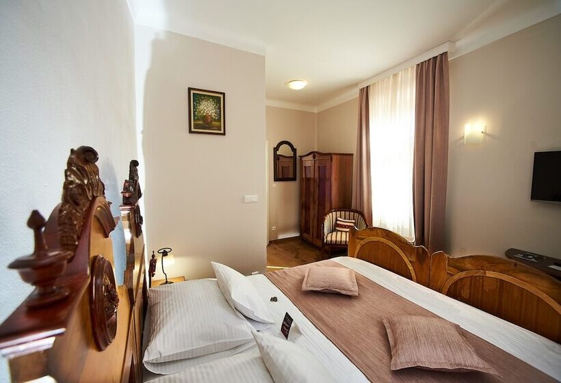 بنسيون Sobe Bernarda