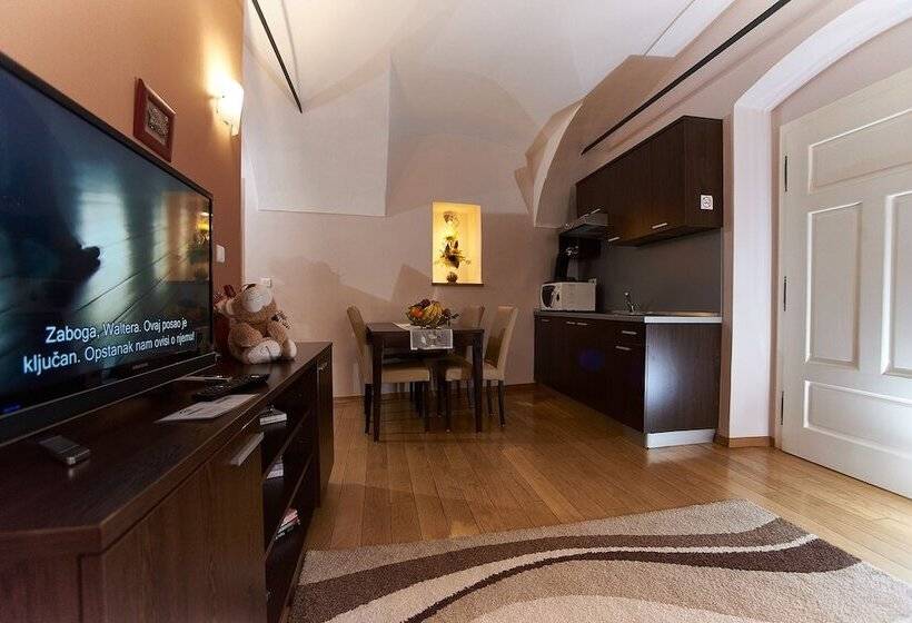 بنسيون Sobe Bernarda