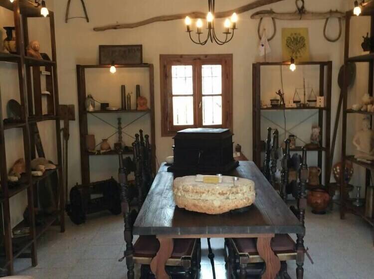 פנסיון Charouda Stone Tower