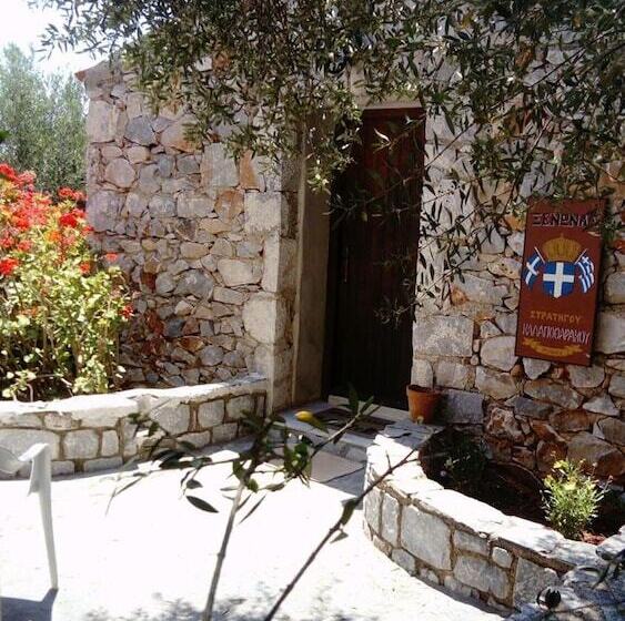 פנסיון Charouda Stone Tower