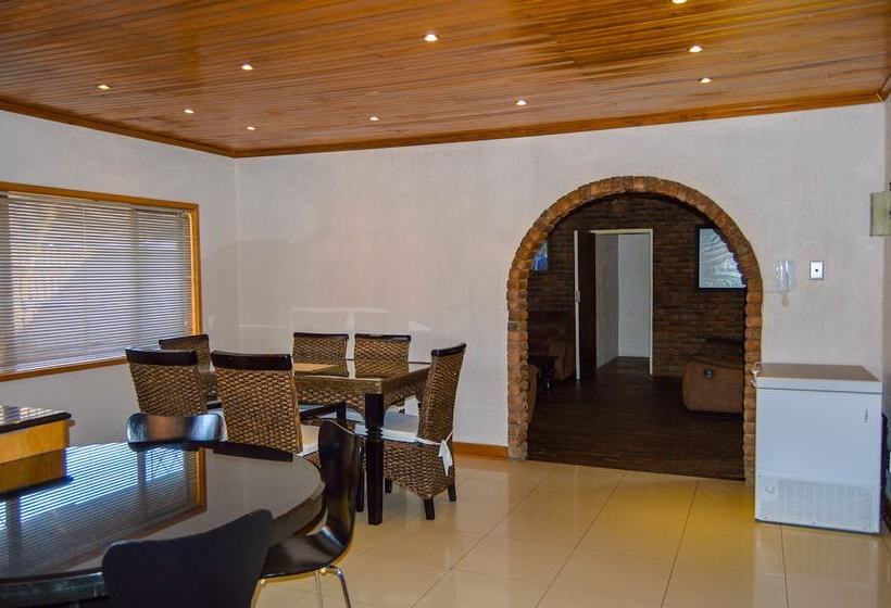 Пансион Emangunini Guest House