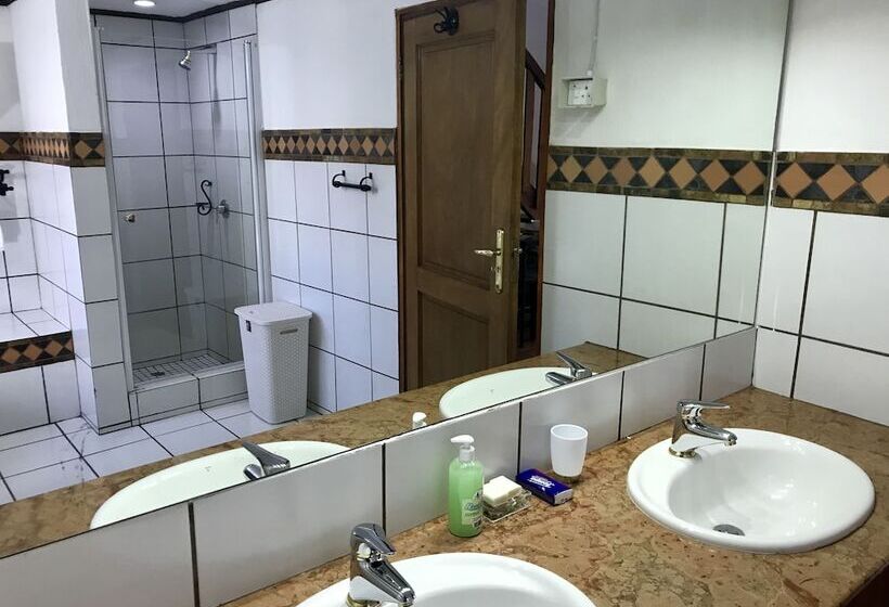 פנסיון Greenwoods Selfcatering