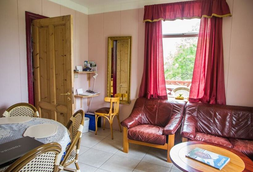 پانسیون Korpudalur Hi Hostel