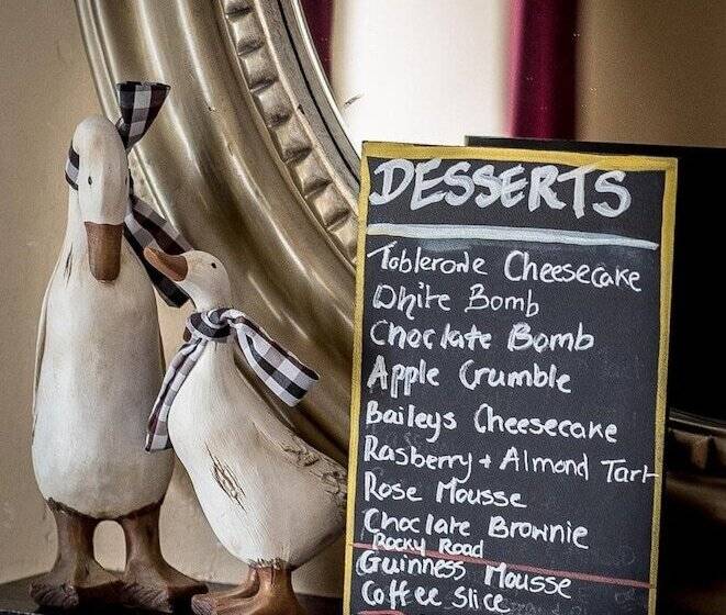 بنسيون Lodge At The Old Barracks