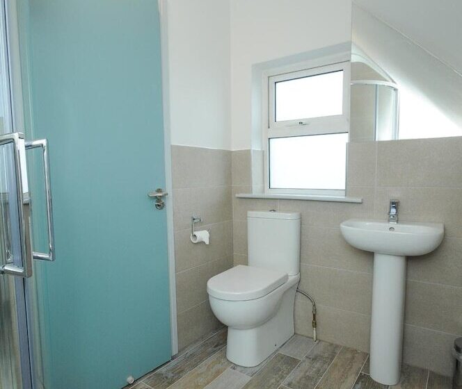 بنسيون Lodge At The Old Barracks