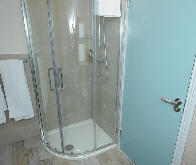 بنسيون Lodge At The Old Barracks