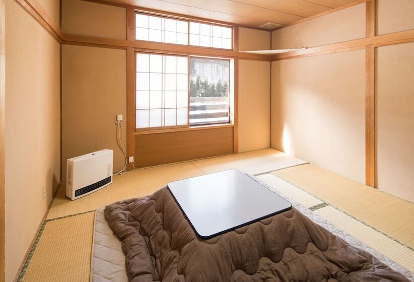 بنسيون Uenohara Lodge Yamanoie