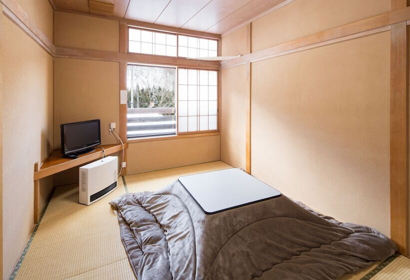بنسيون Uenohara Lodge Yamanoie