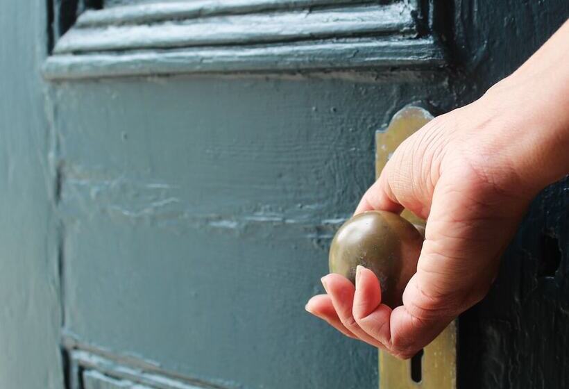 膳宿费 Moffid's Place