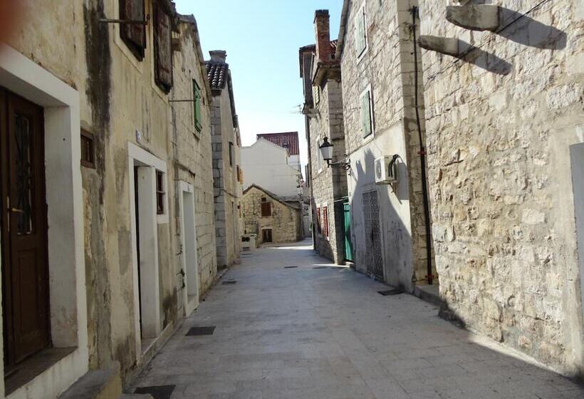 پانسیون Rooms And Apartments Emily