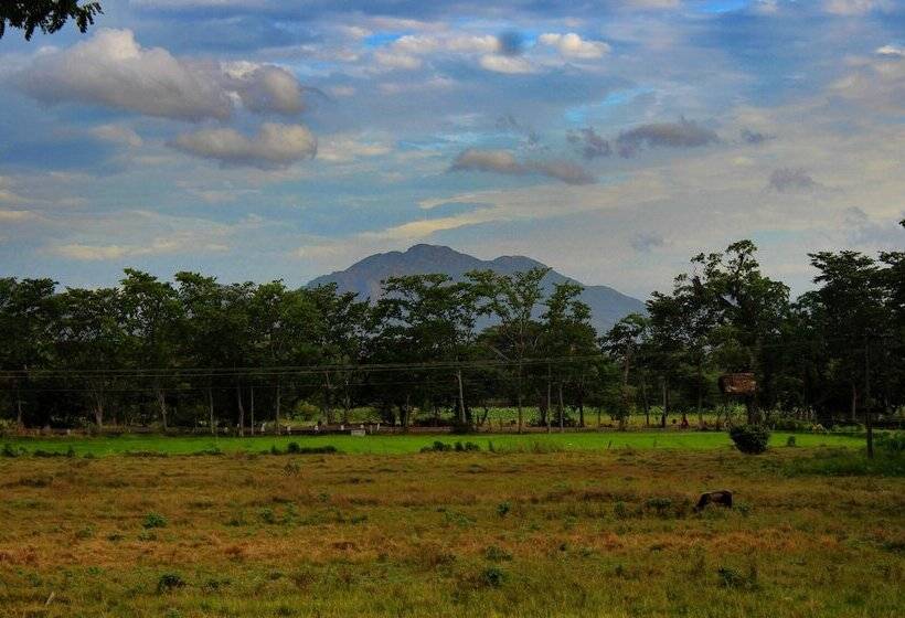 펜션 Sigiriya Lahiru Homestay