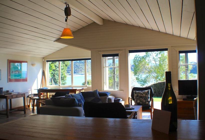 펜션 The Beachfront Bach