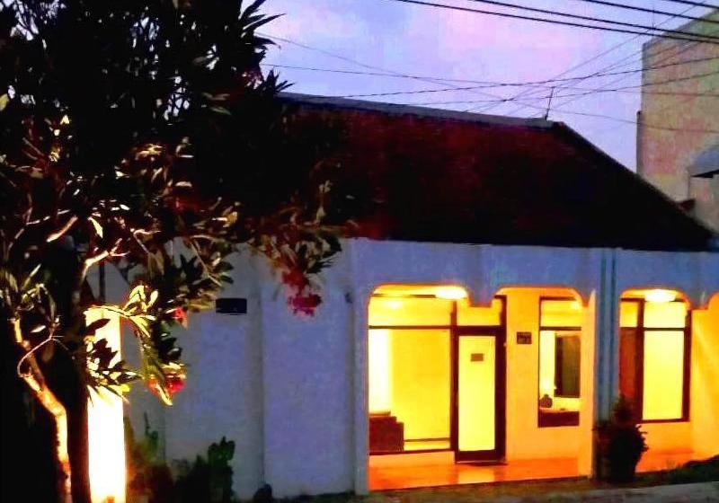 펜션 Wisma Wanawiyata