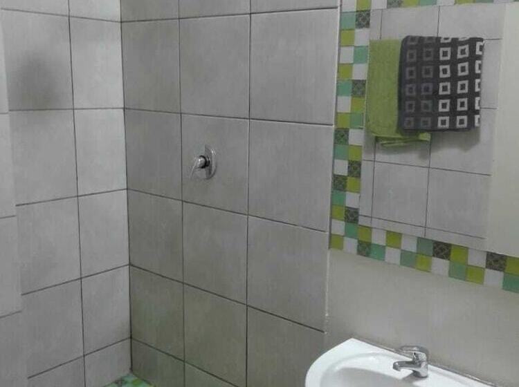 بنسيون Yacht View Lodge