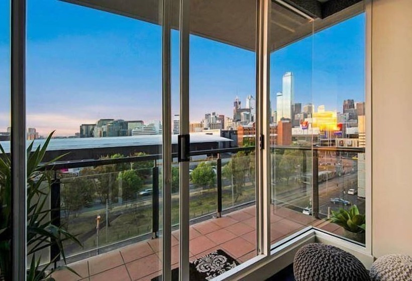 Platinum Apartments On Whiteman St