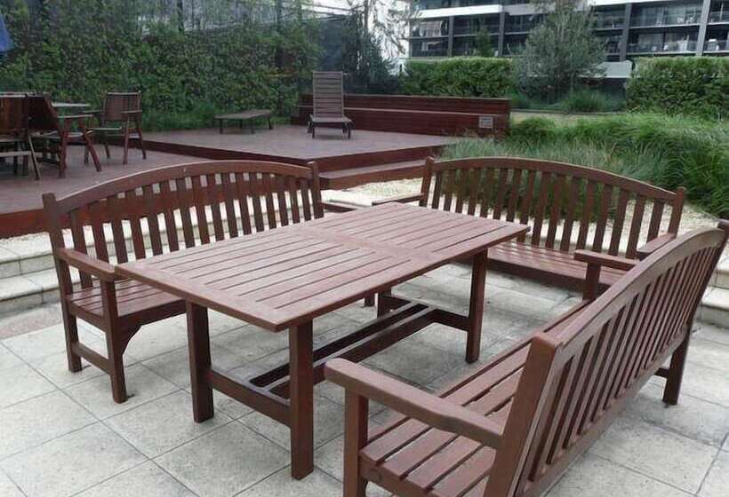 Platinum Apartments On Whiteman St